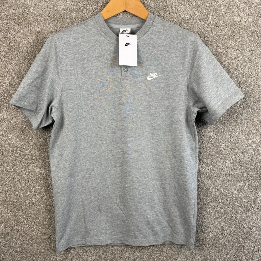 Nike Mens Small Henley Shirt Short Sleeve Grey Heather HQ5974-063 NEW‎